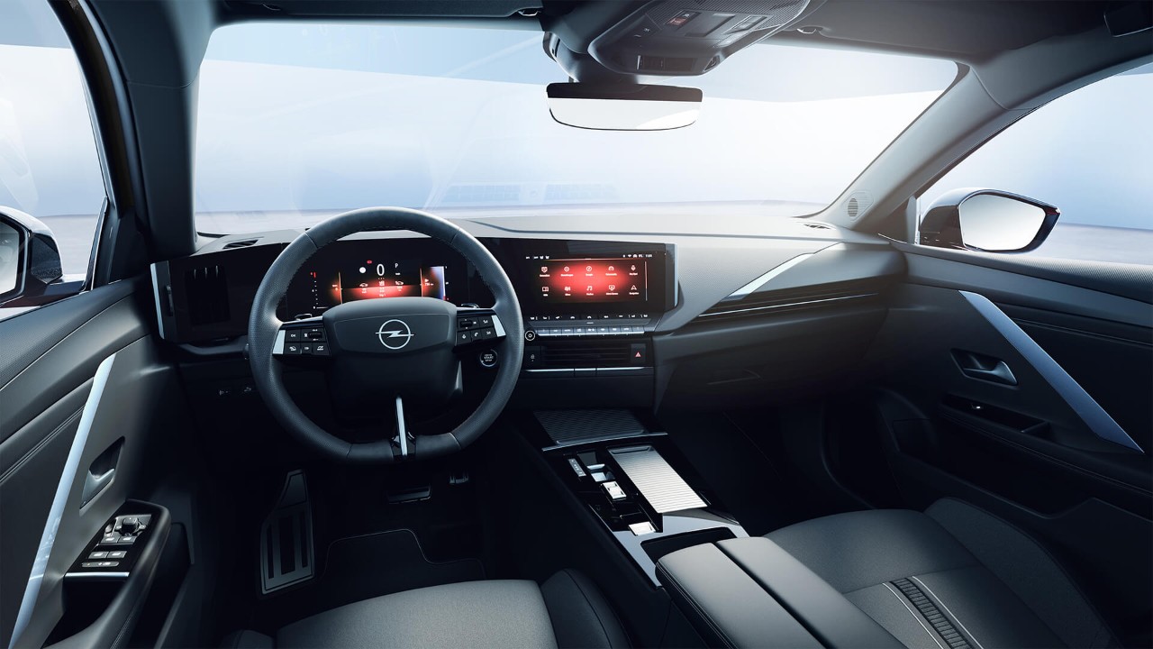 Közelkép az új Opel Astra Sports Tourer fekete belső műszerfaláról